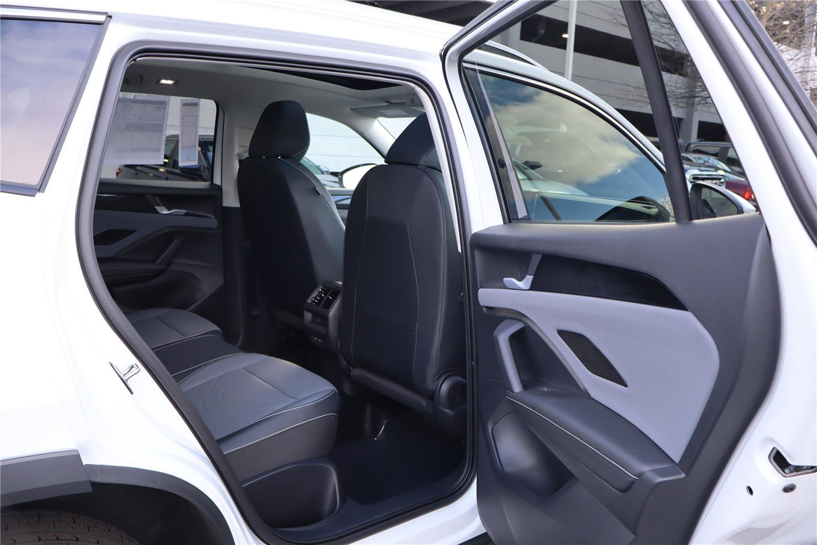 New 2026 Volkswagen Tiguan SE image 29