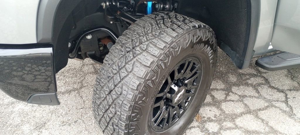 Used 2024 Chevrolet Silverado 2500 ZR2 w/ Technology Package image 10