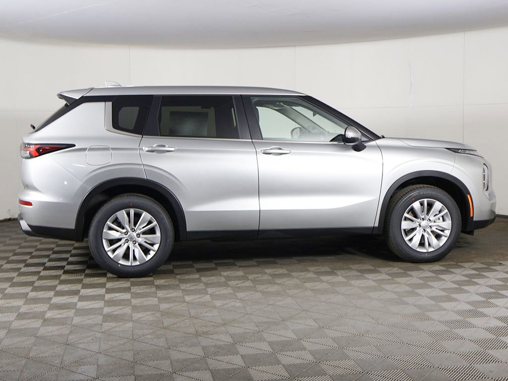 New 2026 Mitsubishi Outlander ES FWD image 17