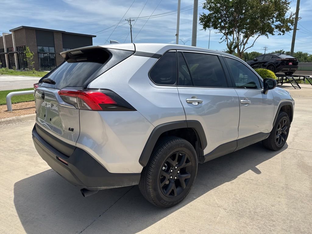 Used 2024 Toyota RAV4 LE FWD image 5
