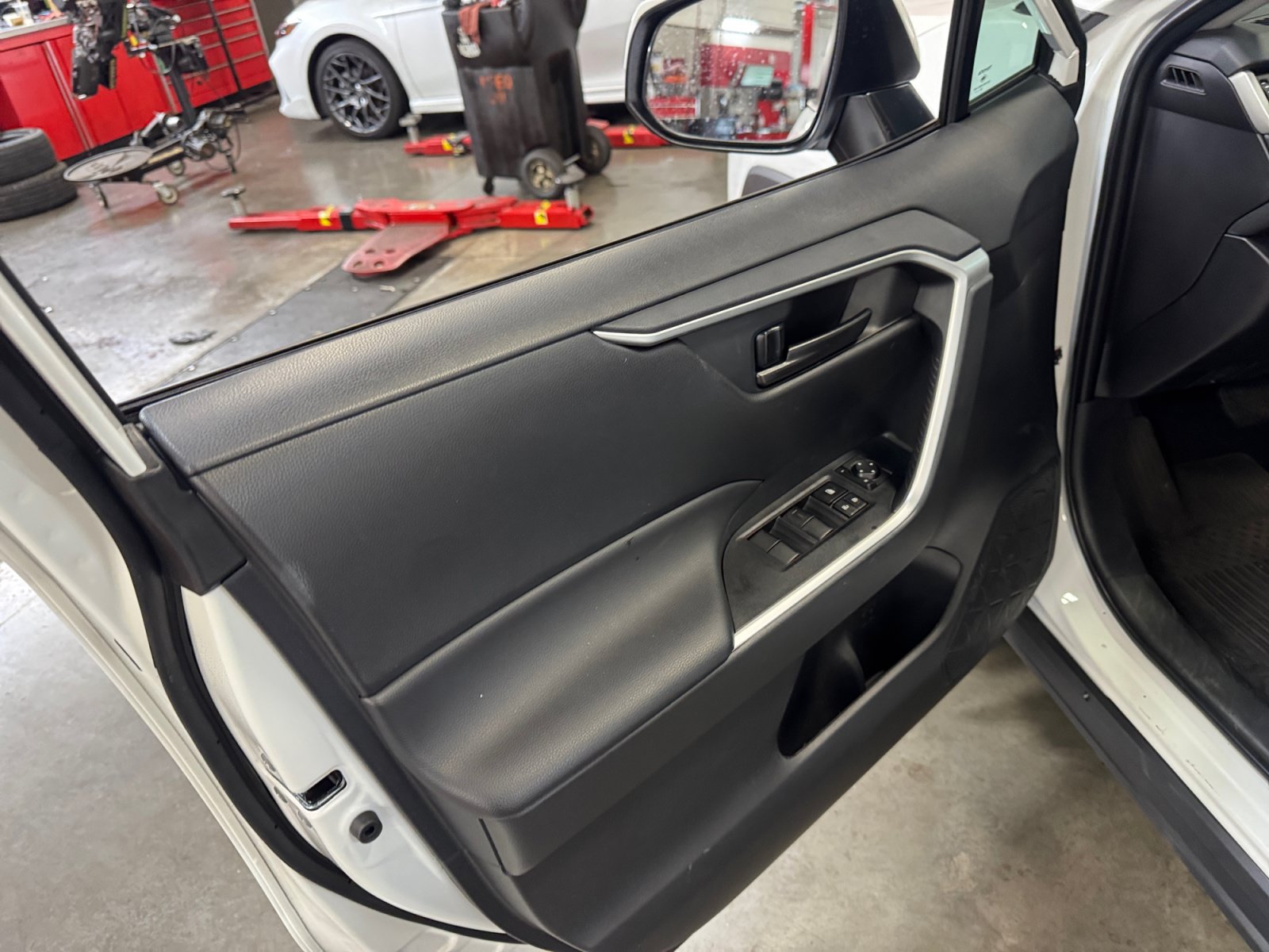 Certified 2025 Toyota RAV4 LE AWD/4WD image 13