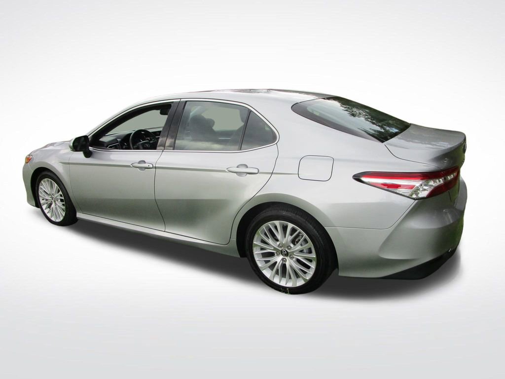 Used 2018 Toyota Camry XLE image 3