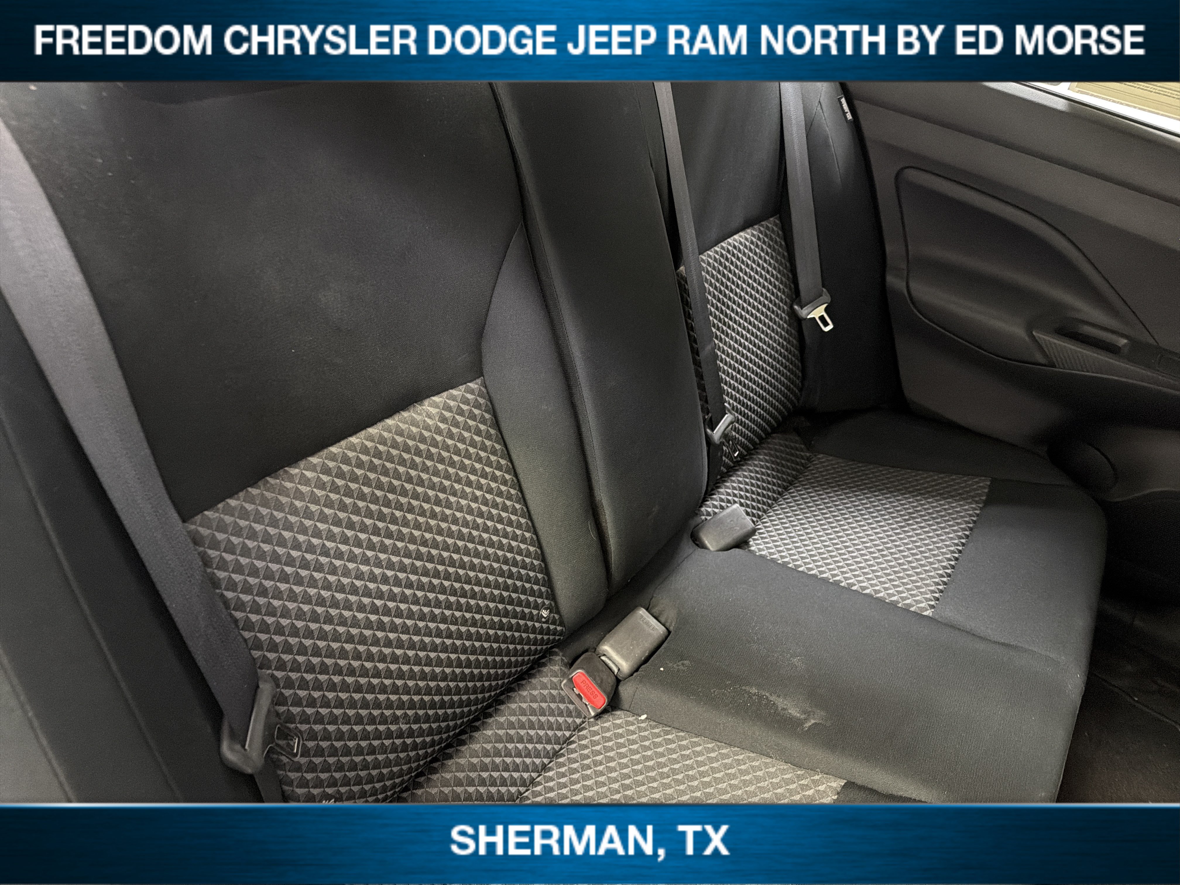 Used 2022 Nissan Versa S FWD image 10