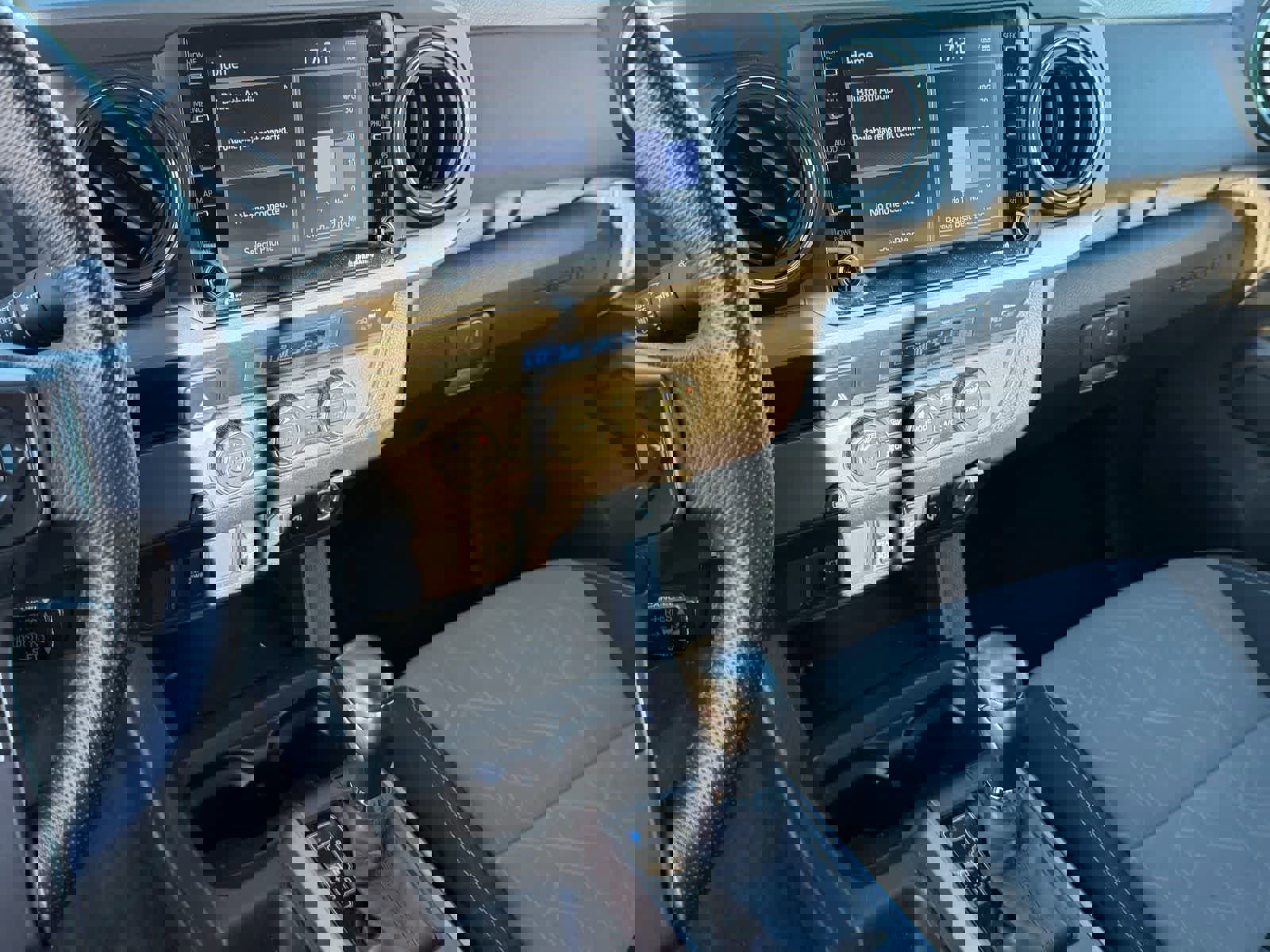 Used 2023 Toyota Tacoma TRD Off-Road image 8