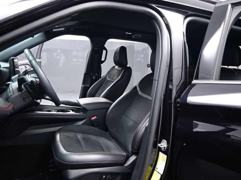 Used 2025 Ford Explorer ST image 9