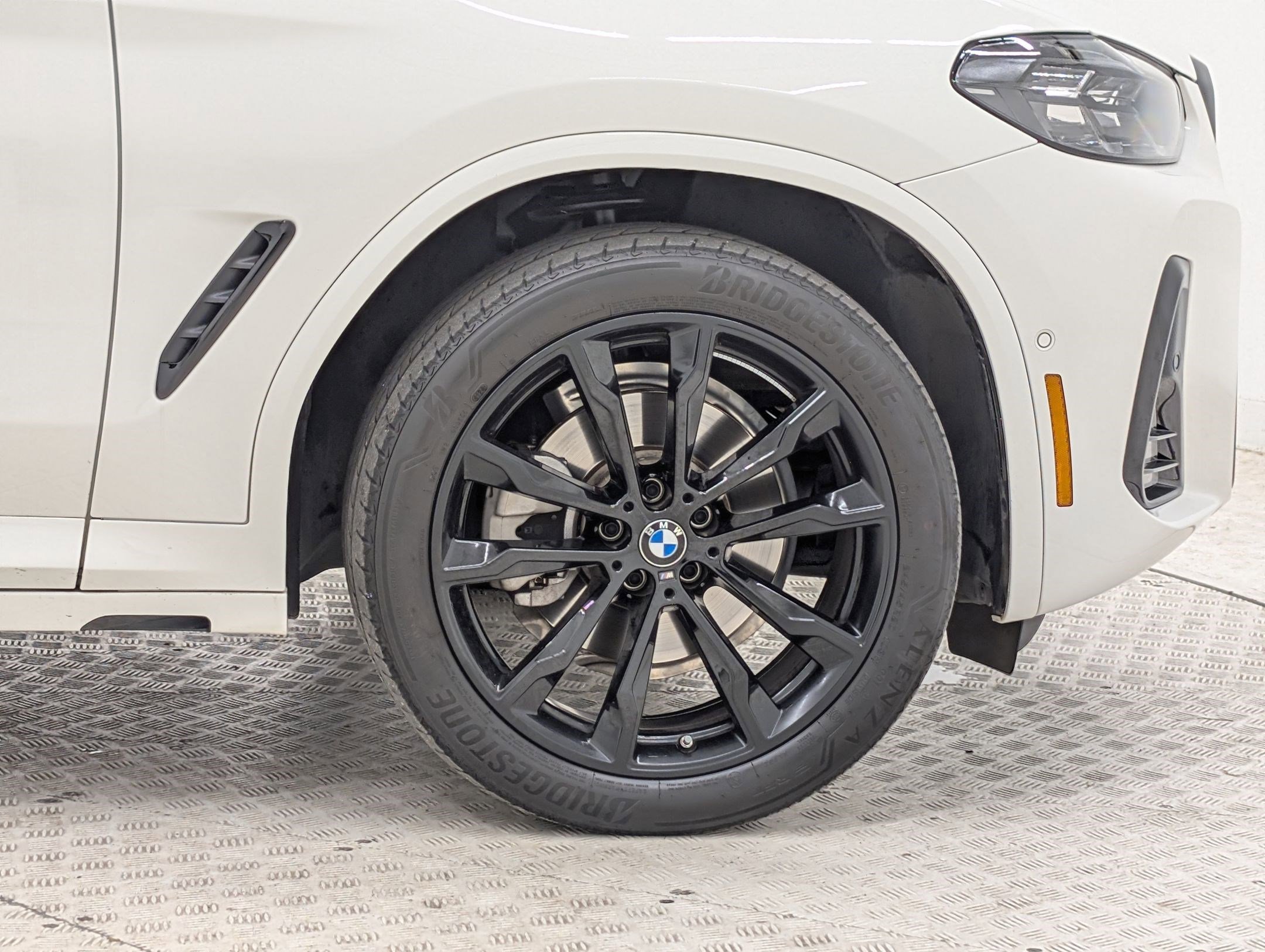 Certified 2025 BMW X4 xDrive30i w/ Premium Package image 12