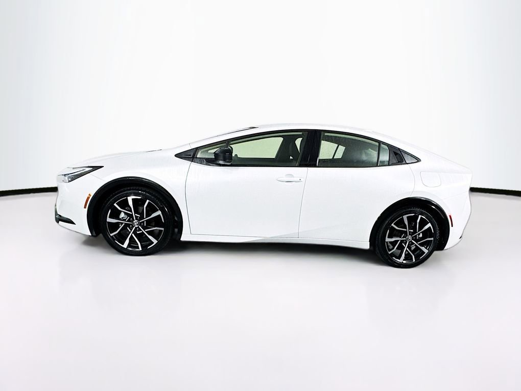 Used 2025 Toyota Prius Plug-In Hybrid image 6