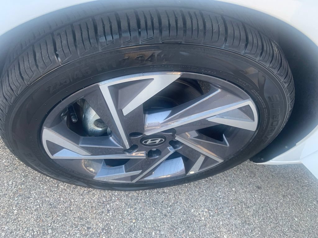 Certified 2025 Hyundai Elantra SEL FWD image 34
