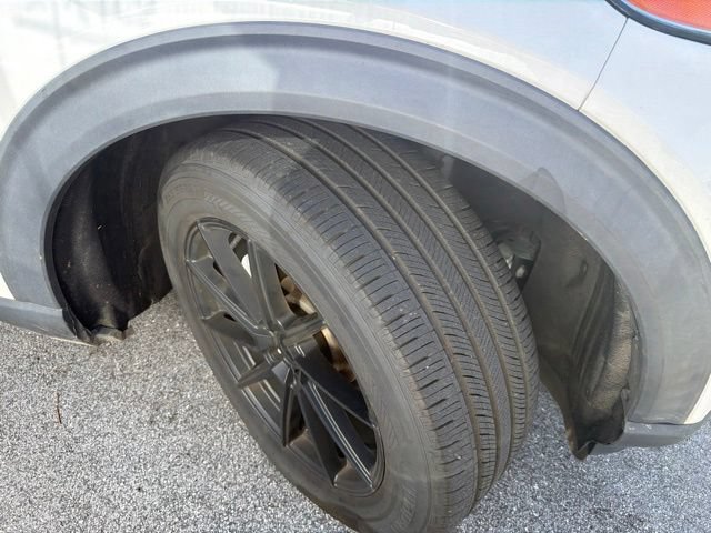 Used 2020 Ford Explorer XLT w/ Equipment Group 202A RWD image 5