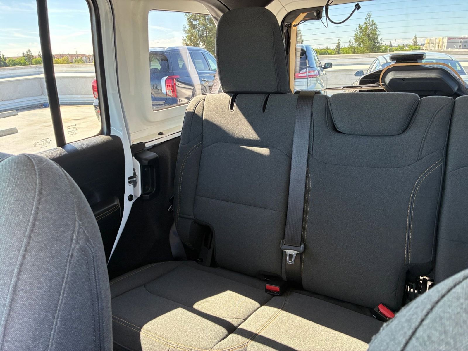 Used 2025 Jeep Wrangler Sahara AWD/4WD image 39