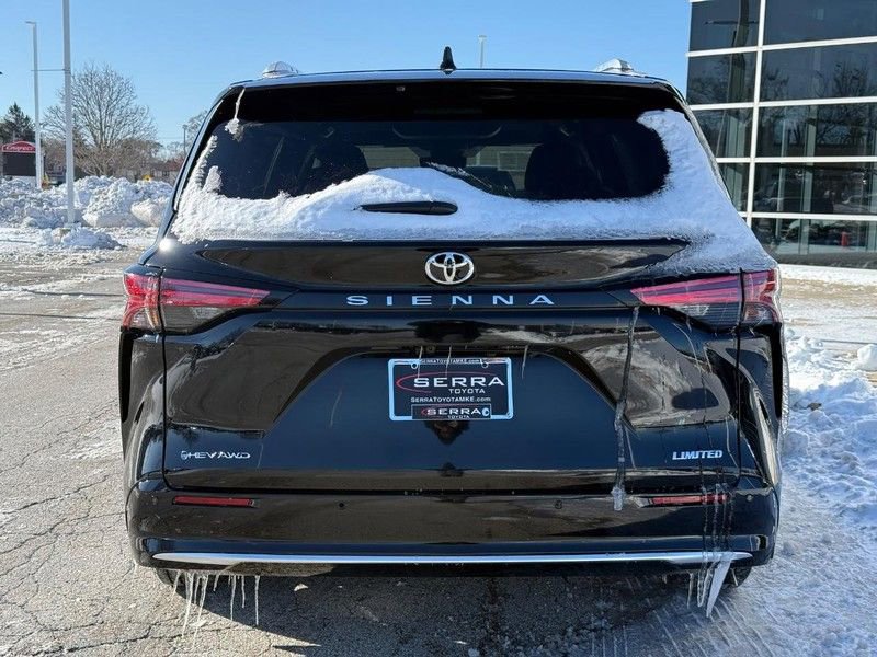 Used 2026 Toyota Sienna Limited image 4