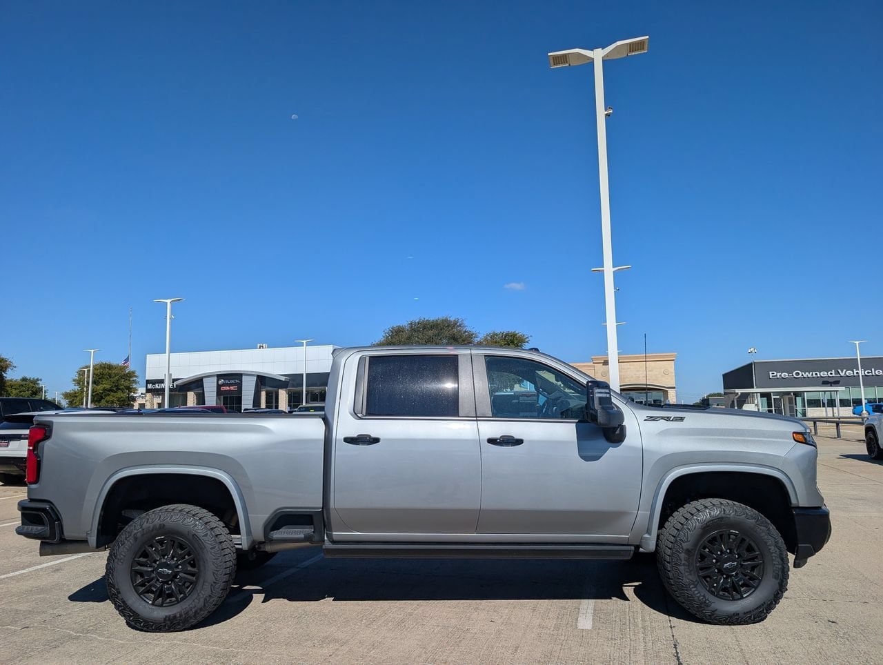 Used 2025 Chevrolet Silverado 2500 ZR2 w/ Technology Package AWD/4WD image 3
