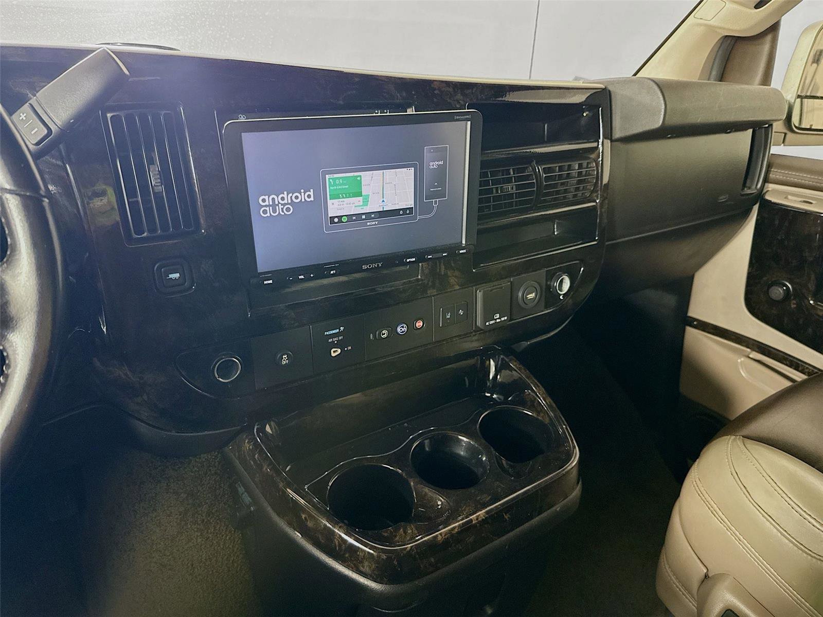 Used 2021 Chevrolet Express 3500 LS w/ Chrome Appearance Package image 7