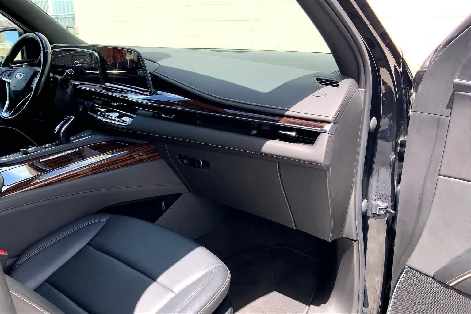 Used 2023 Cadillac Escalade ESV Luxury RWD image 23