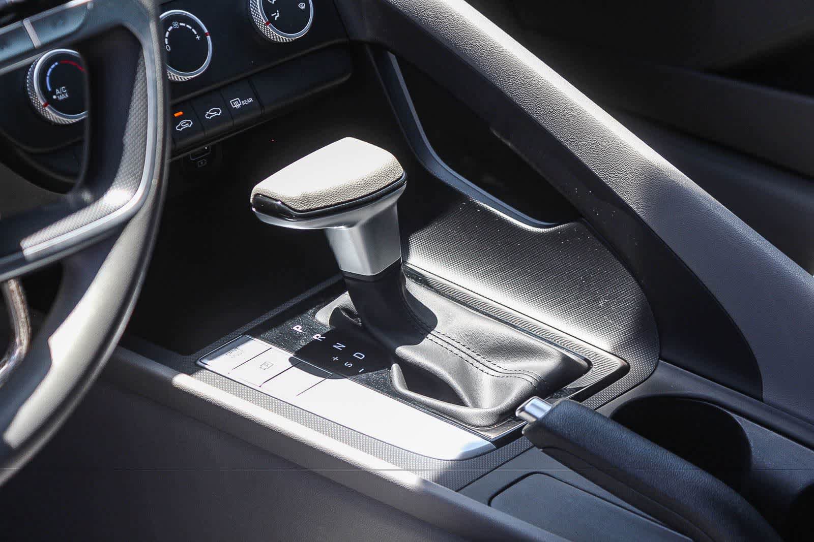 Certified 2023 Hyundai Elantra SE FWD image 24