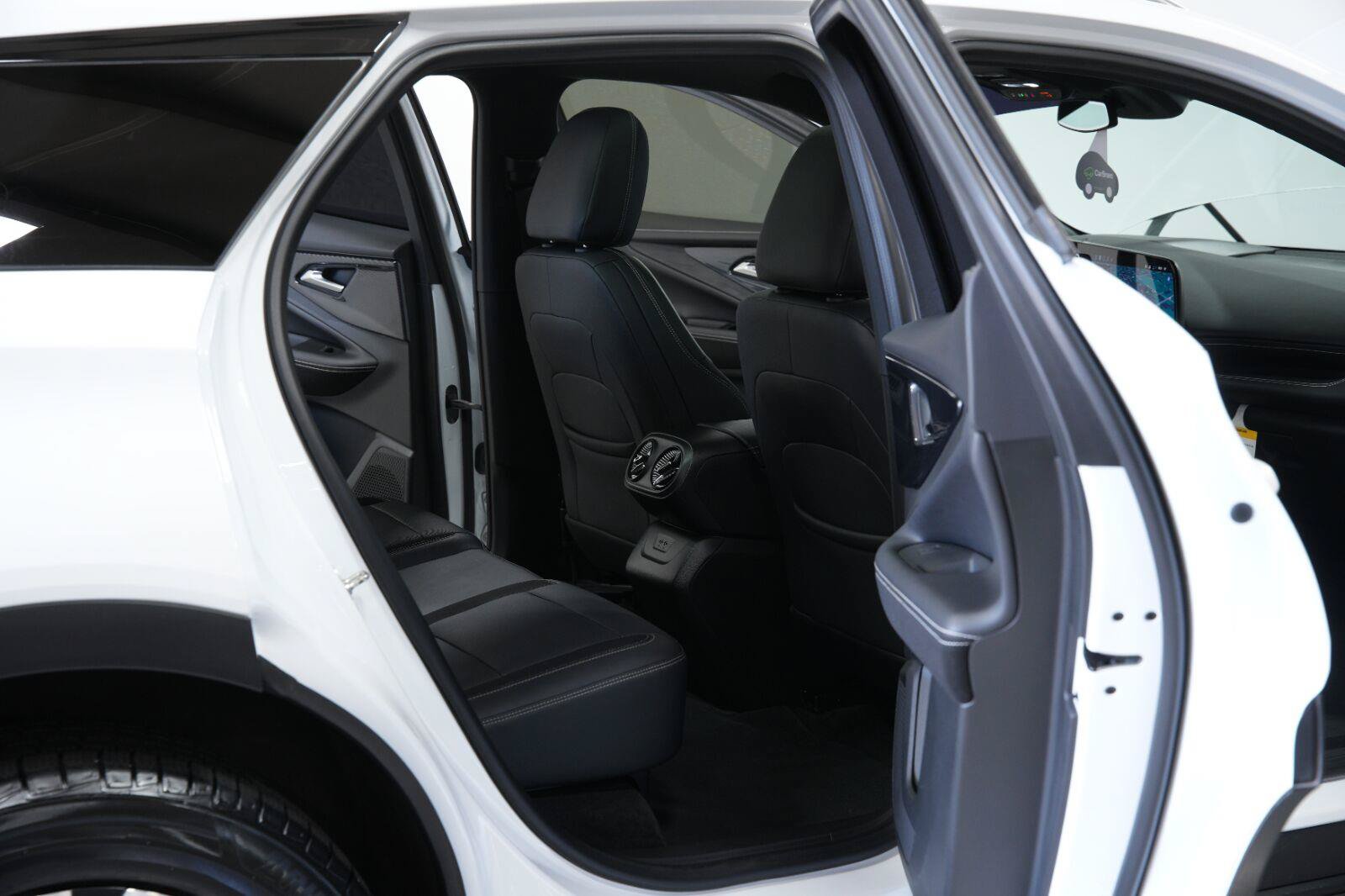 Certified 2024 Chevrolet Blazer EV LT AWD/4WD image 13