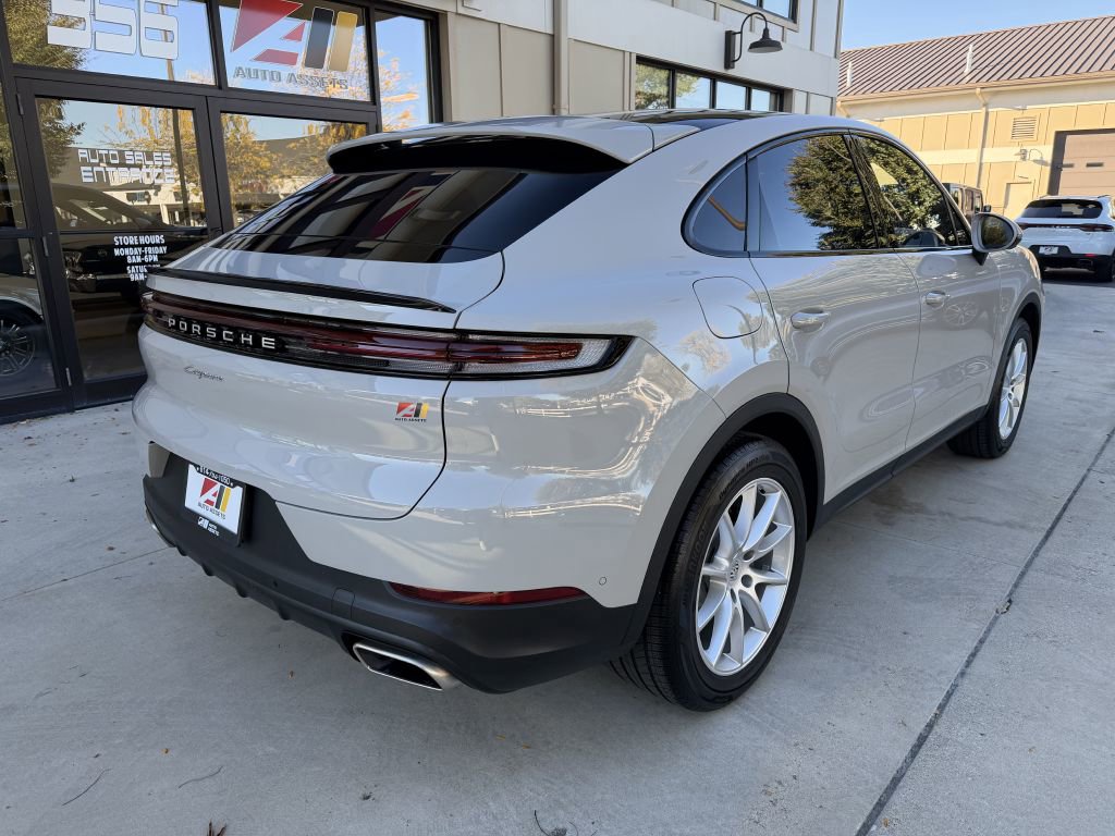 Used 2024 Porsche Cayenne Coupe image 8