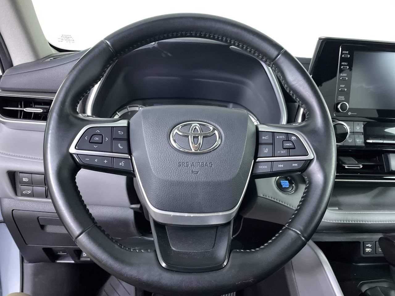 Used 2022 Toyota Highlander XLE AWD/4WD image 13