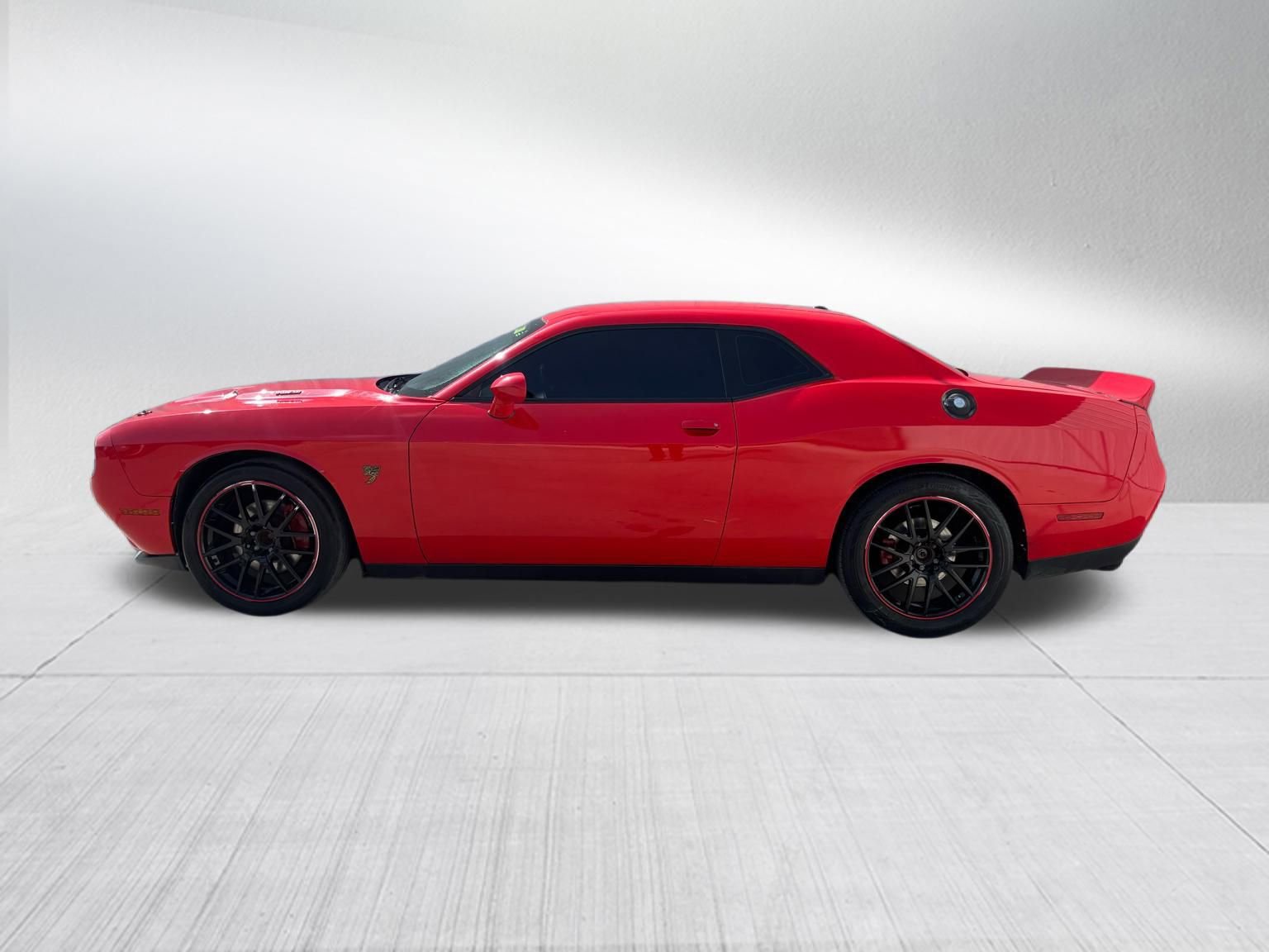 Used 2017 Dodge Challenger R/T image 4