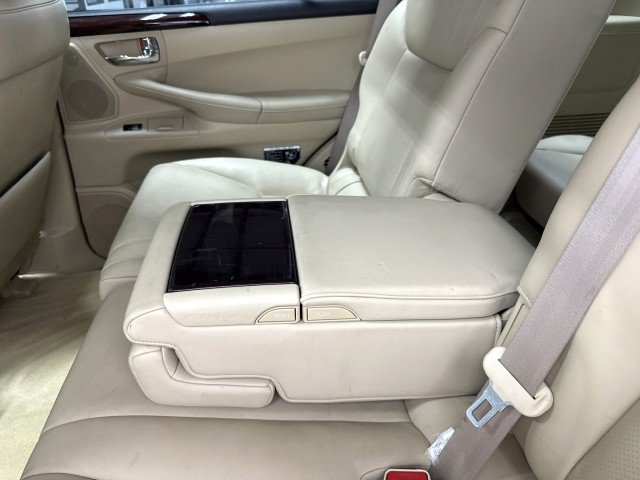 Used 2011 Lexus LX 570 4WD w/ Luxury Pkg image 34