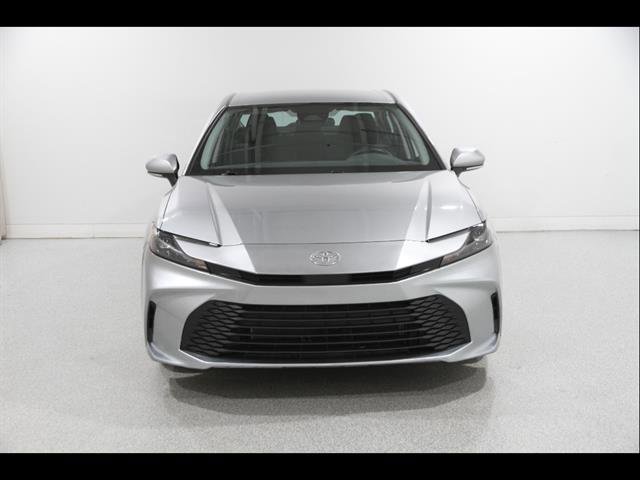 Used 2025 Toyota Camry LE FWD video 2