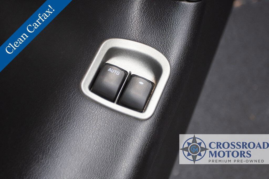 Used 2006 Pontiac Solstice Convertible w/ Premium Package RWD image 13