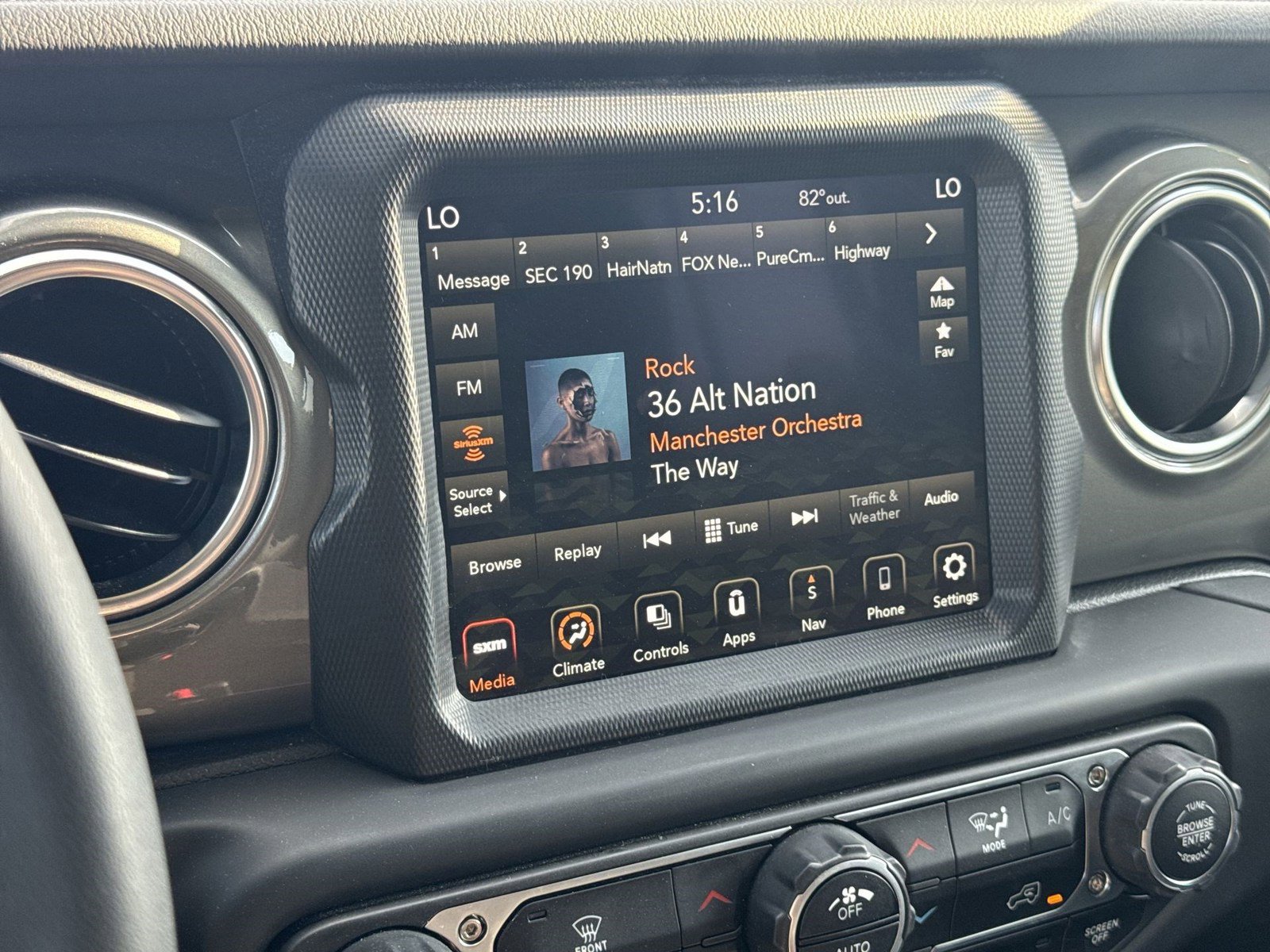 Used 2023 Jeep Wrangler Sahara image 23