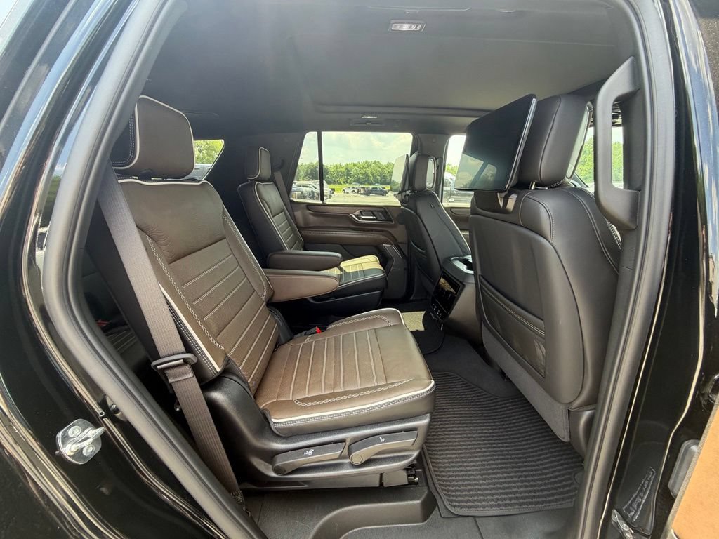 Used 2026 GMC Yukon Denali Ultimate AWD/4WD image 12