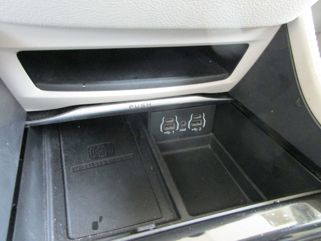 Used 2023 Chrysler Pacifica Limited FWD image 48