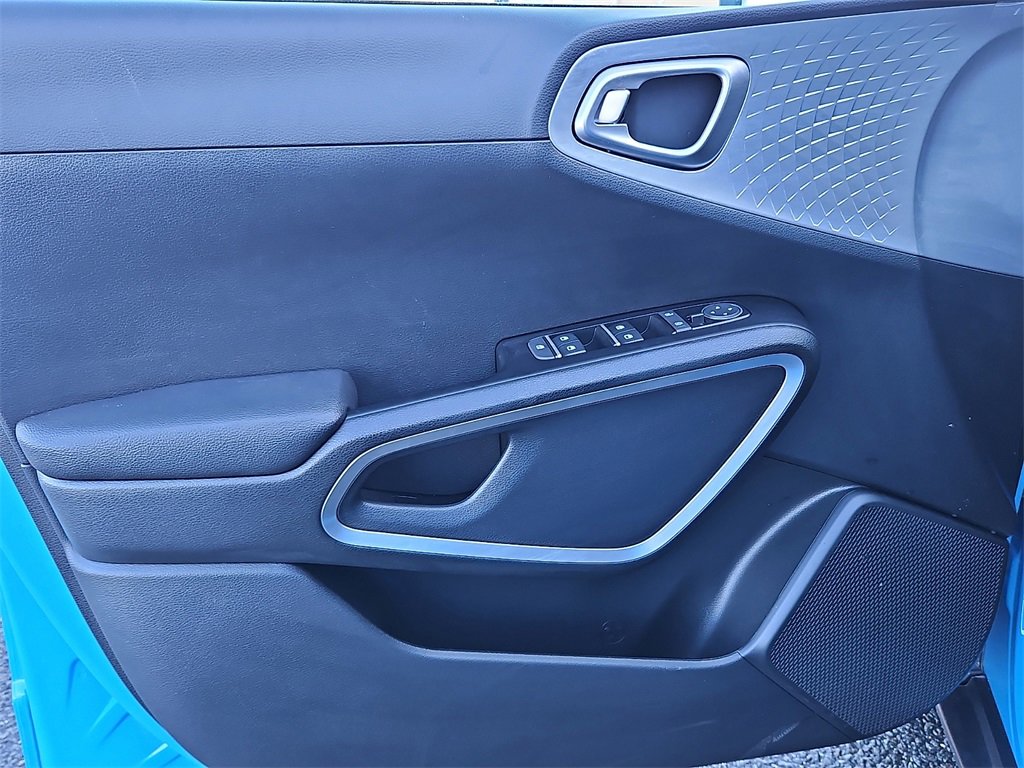 Certified 2025 Kia Soul S image 13