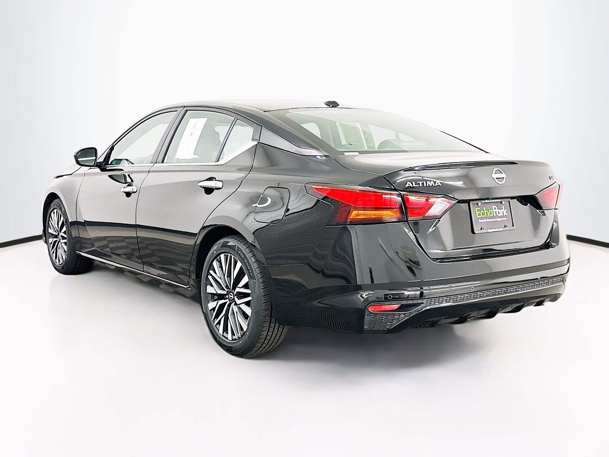 Used 2024 Nissan Altima 2.5 SV image 5
