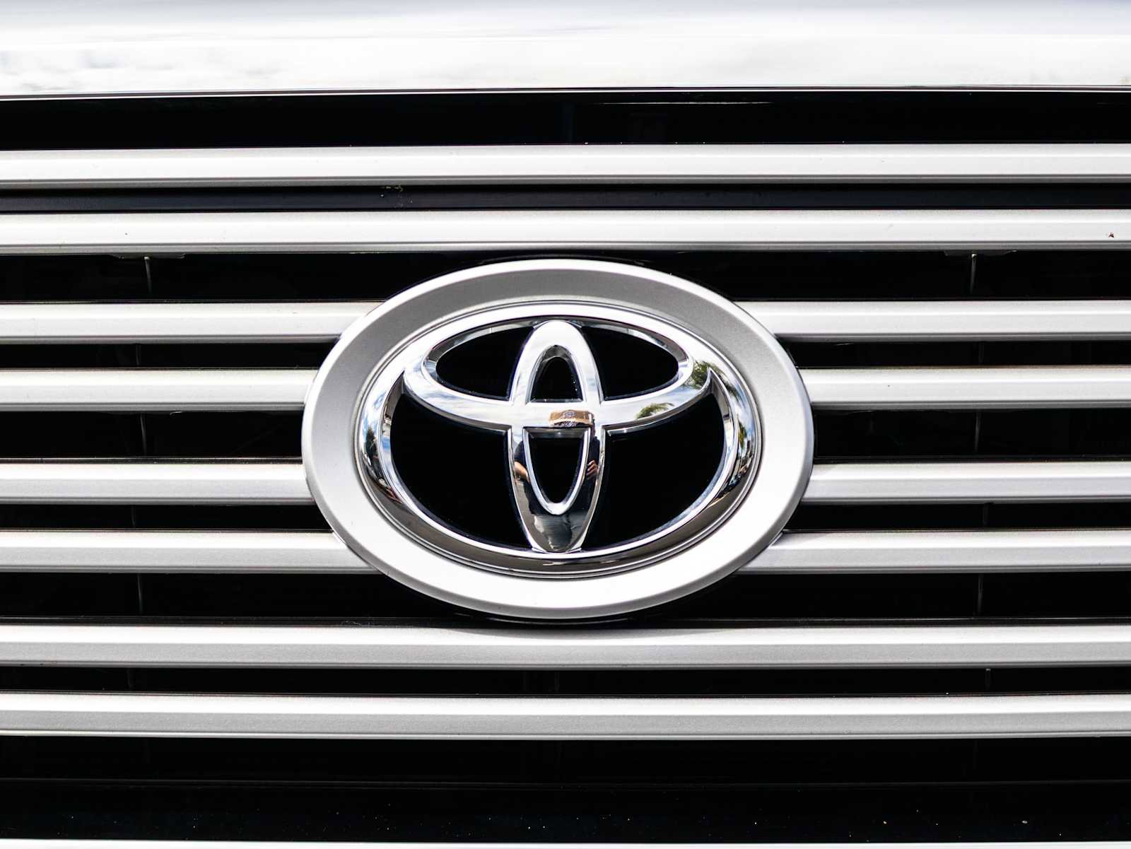 Used 2016 Toyota Tundra Limited w/ Limited Premium Package AWD/4WD image 5