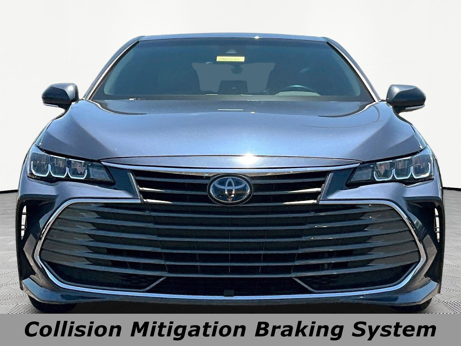 Used 2021 Toyota Avalon XLE w/ Moonroof Package FWD image 2