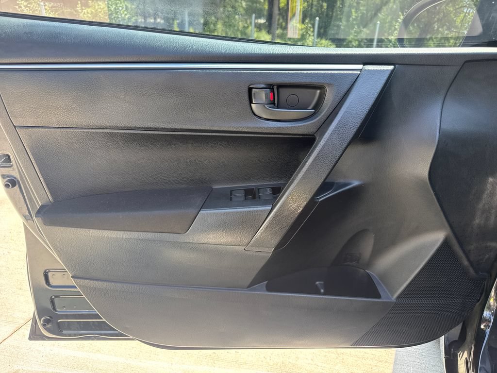 Used 2015 Toyota Corolla L FWD image 13
