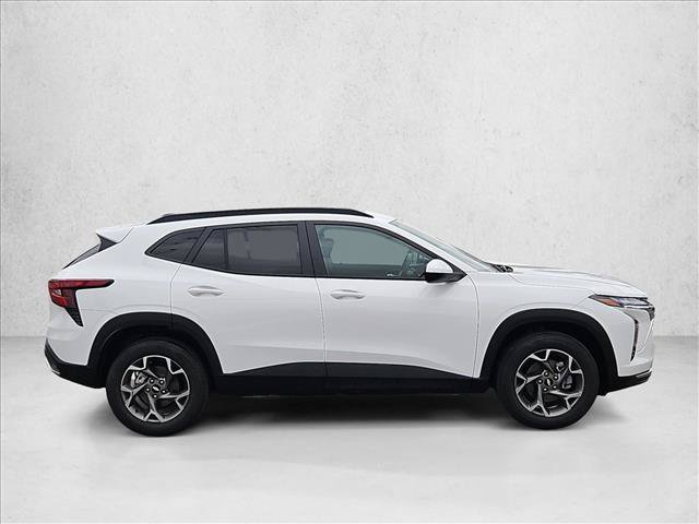 Used 2026 Chevrolet Trax LT FWD image 4