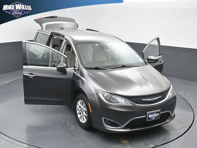Used 2020 Chrysler Pacifica Touring w/ Advanced Safetytec Group FWD image 25