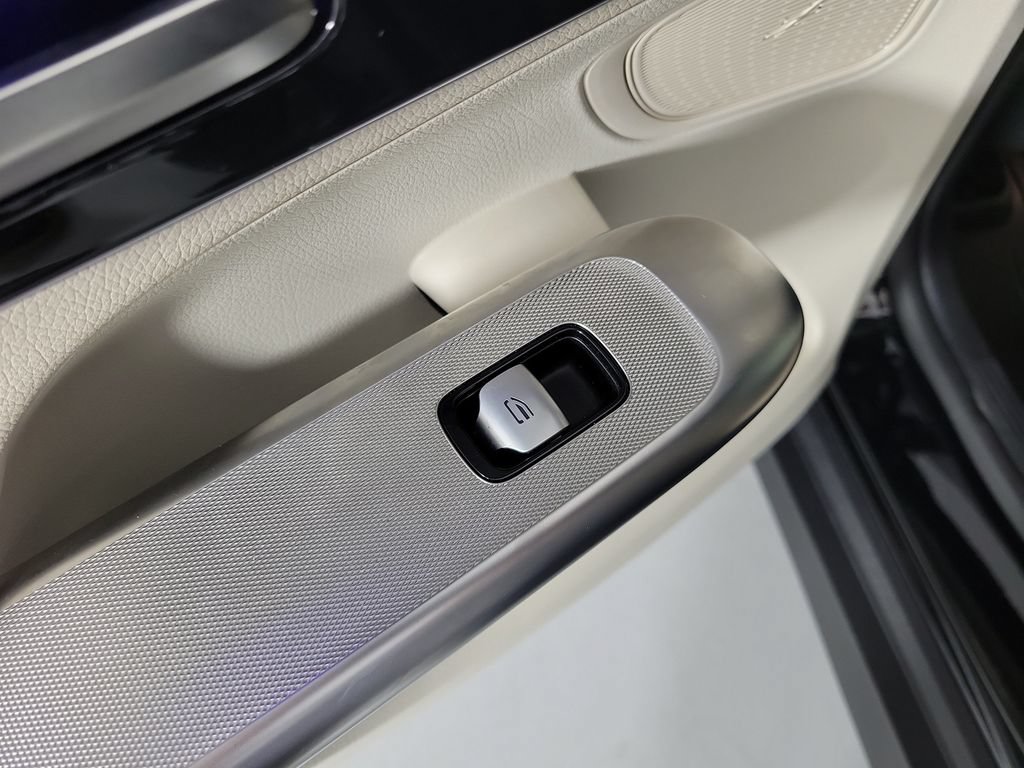 Used 2024 Mercedes-Benz GLC 300 4MATIC image 13