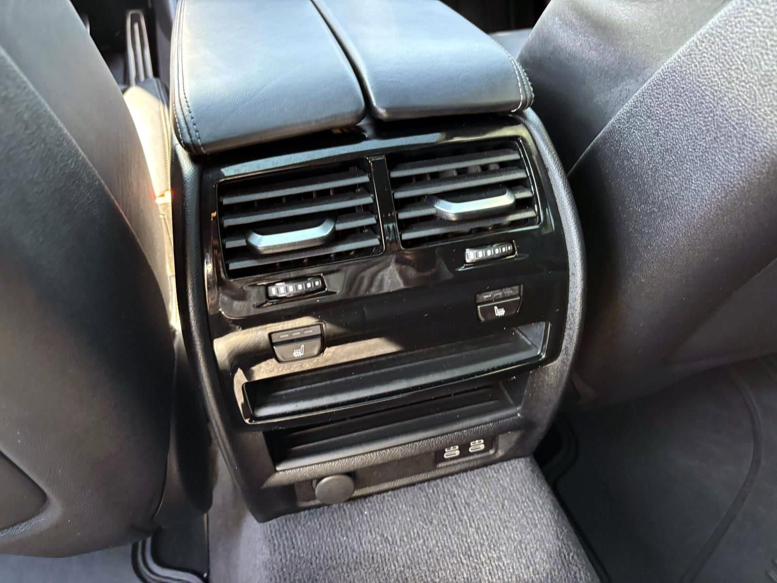 Used 2021 BMW M550i xDrive w/ Dynamic Handling Package image 33