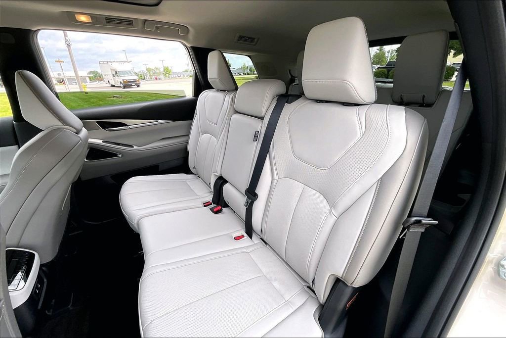 New 2027 INFINITI QX60 Luxe w/ Cargo Package AWD/4WD image 10
