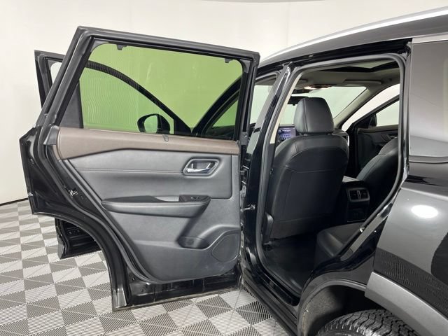 Used 2023 Nissan Rogue SV w/ SV Premium B Package FWD image 41