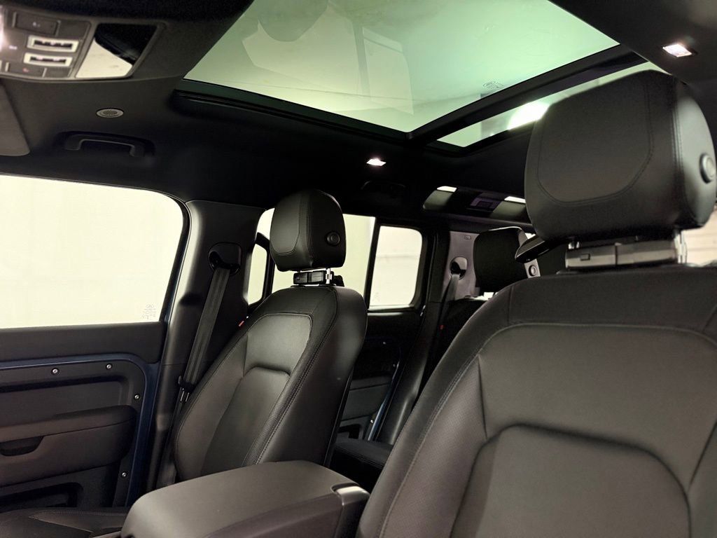 Used 2024 Land Rover Defender 110 X-Dynamic SE image 15