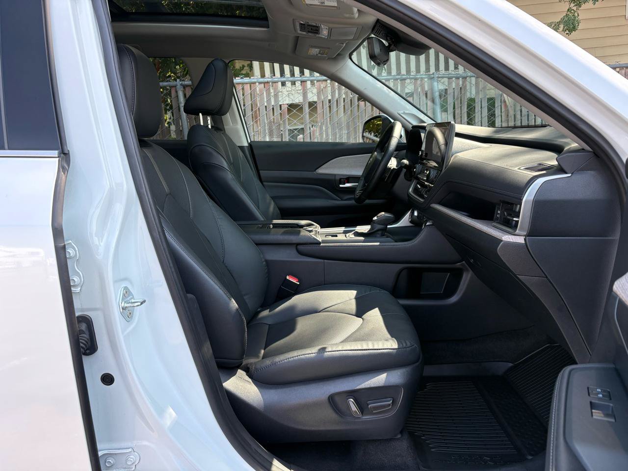 Used 2024 Toyota Grand Highlander AWD image 25