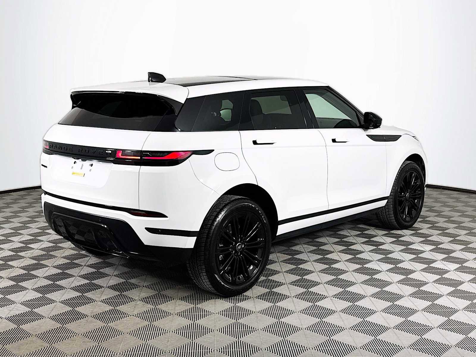 Used 2025 Land Rover Range Rover Evoque S image 5