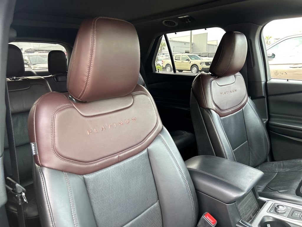 Used 2020 Ford Explorer Platinum w/ Premium Technology Package image 16