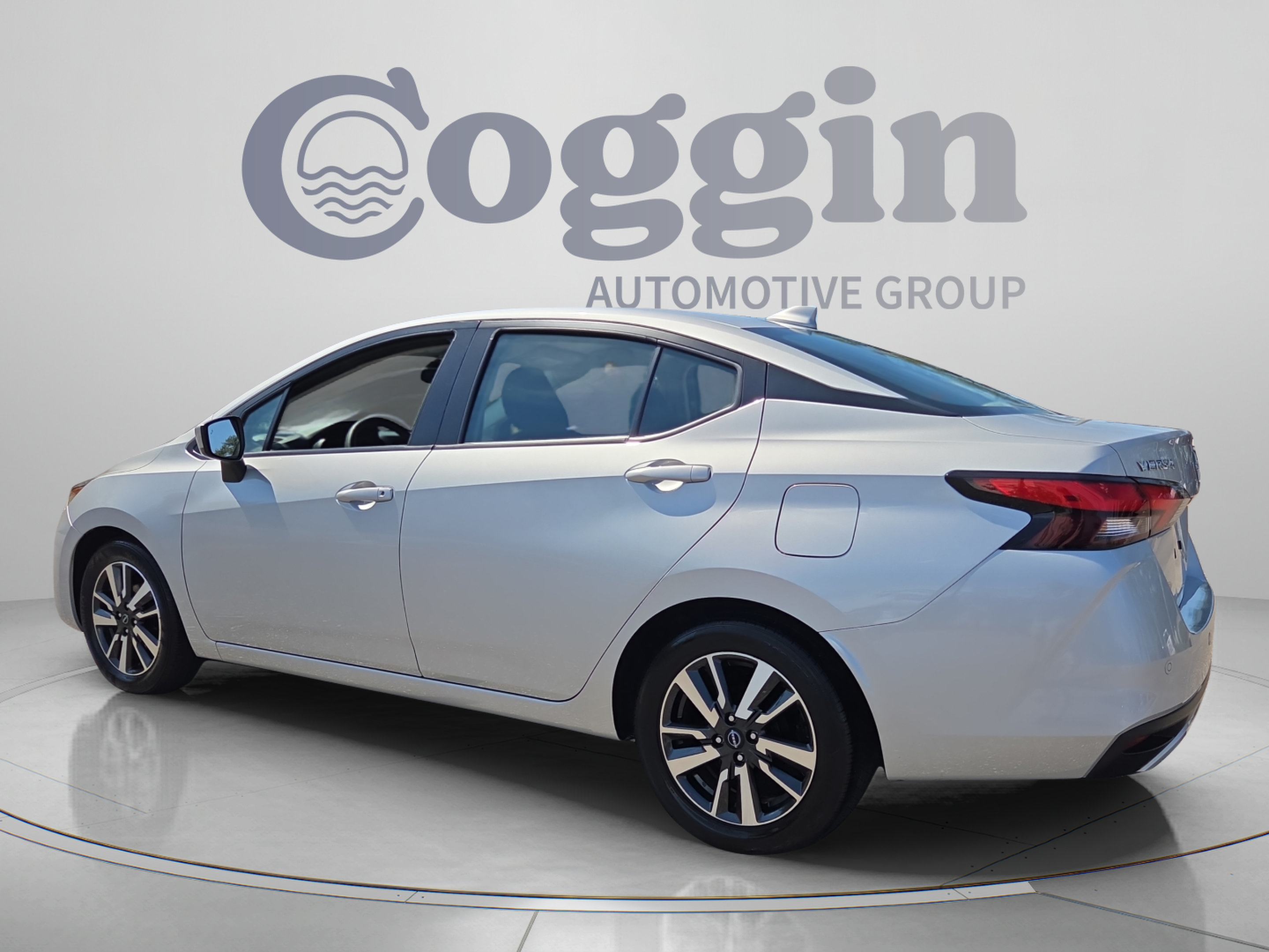 Used 2025 Nissan Versa SV FWD image 3