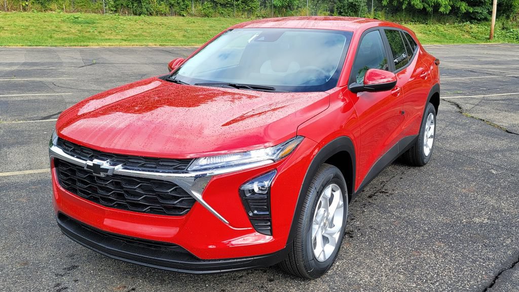 New 2026 Chevrolet Trax LS w/ LS Convenience Package FWD image 3