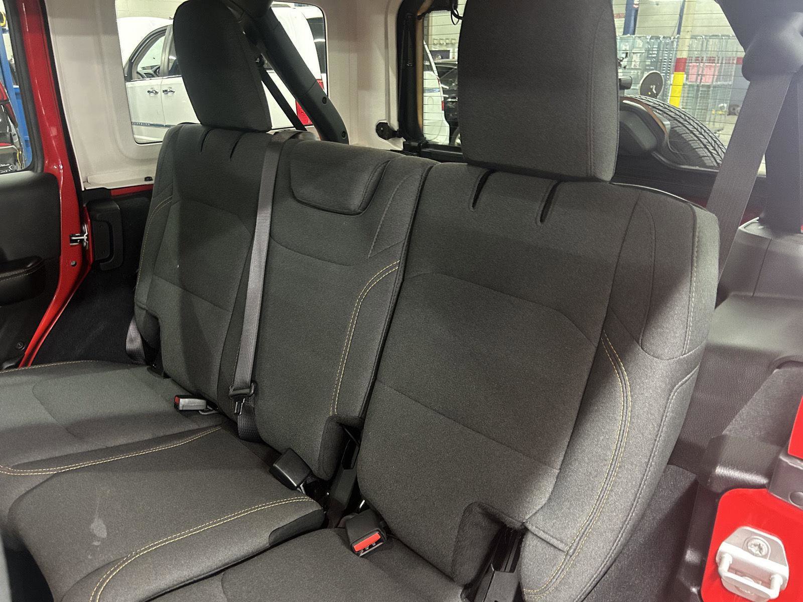 Used 2025 Jeep Wrangler Sahara image 8