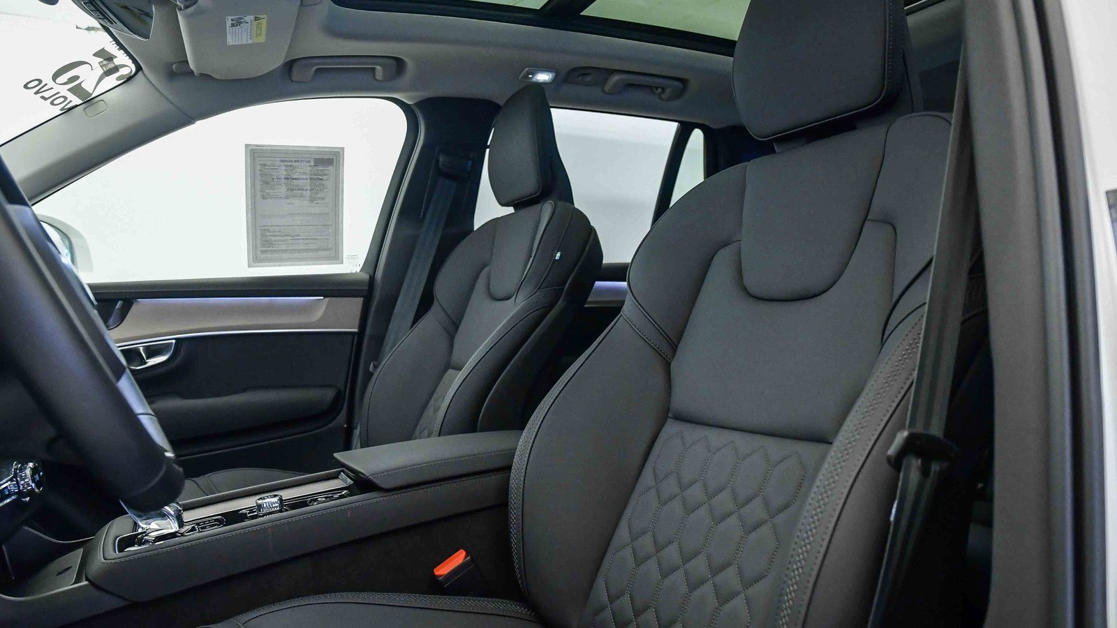 Certified 2025 Volvo XC90 B6 Plus w/ Protection Package Premier image 22