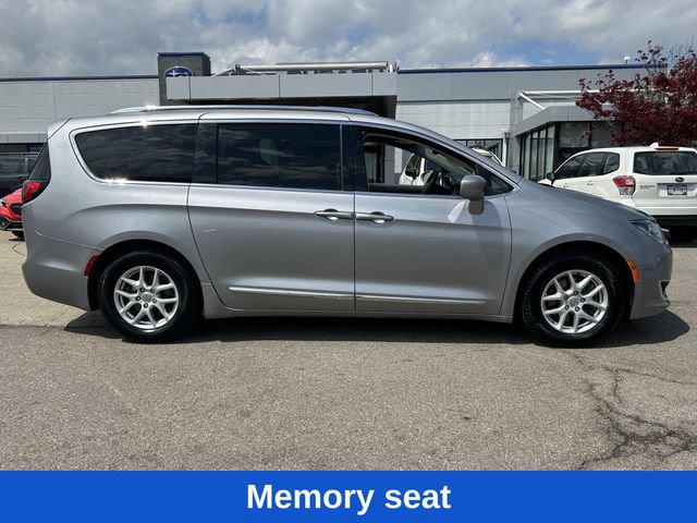 Used 2020 Chrysler Pacifica Touring-L FWD image 8