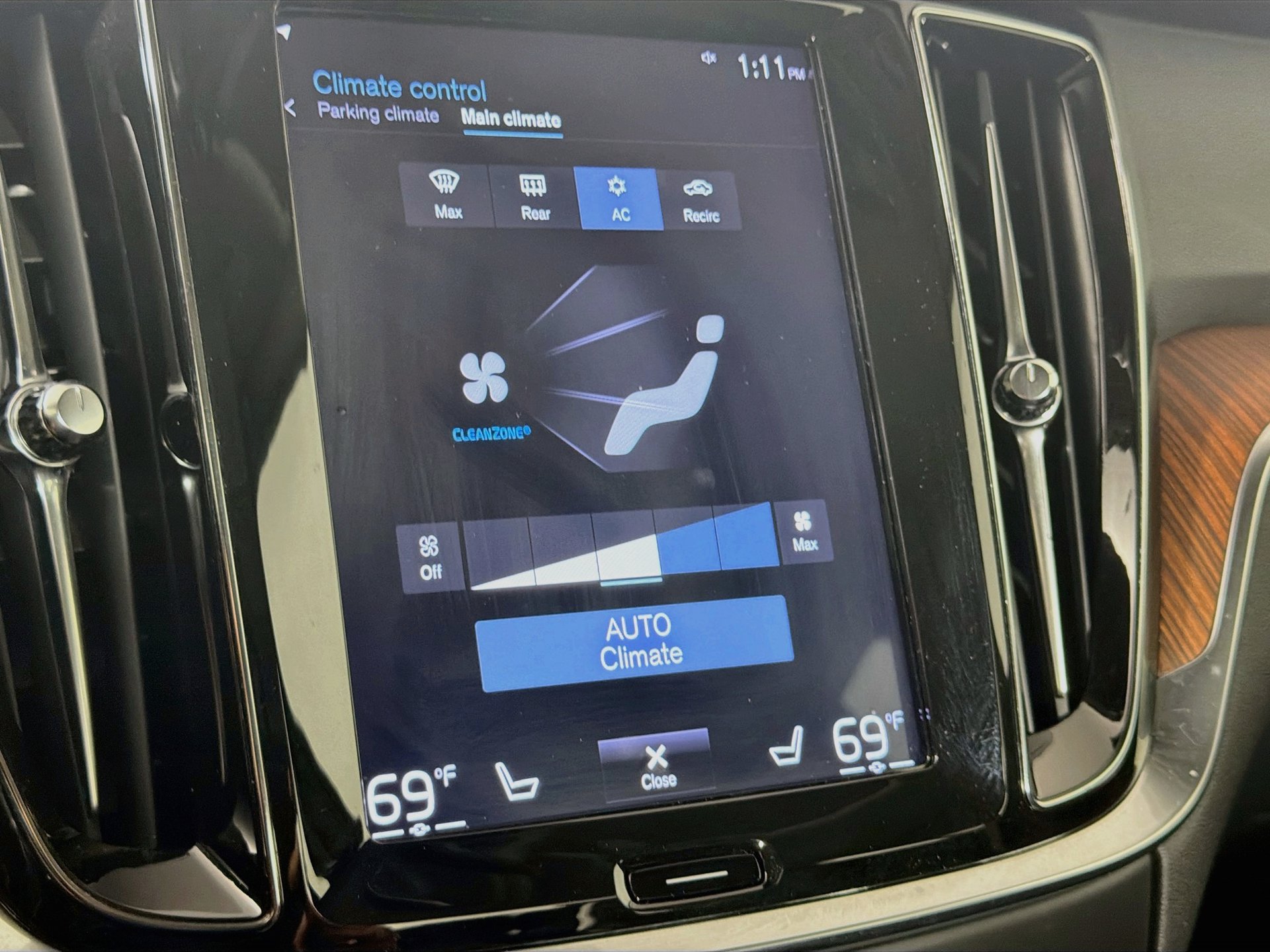 Used 2019 Volvo S60 T5 Momentum w/ Multimedia Package FWD image 17